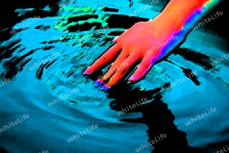 Hand im Wasser