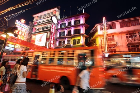 Die Charoen Krung Strasse im China Town von Bangkok der Hauptstadt von Thailand in Suedostasien.