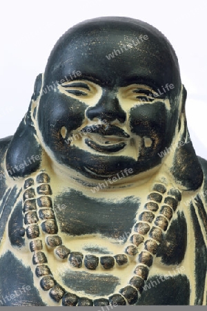 Buddhafigur auf hellem Hintergrund