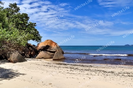 Sunny day beach view on the paradise islands Seychelles.