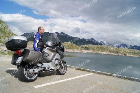 Motorradfahrer am Grimselpass