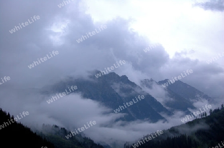 Berg in Wolken