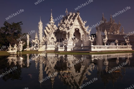 Der Tempel Wat Rong Khun 12 Km suedlich von Chiang Rai in der Provinz chiang Rai im Norden von Thailand in Suedostasien.