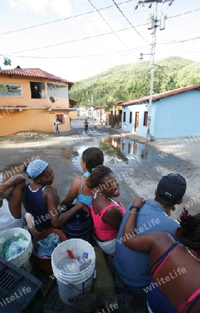 Suedamerika, Karibik, Venezuela, Nord, Chuao, National Park Hanri Pittier, Dorf, Cacao Dorf, Kakao Dorf, Kakao, Plantage, Arbeiterinnen, auf dem Weg zur Kakao Plantage, Landwirtschaft, Bauern, Frau, Arbeit, Export, Schockolade, Alltag,               