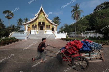 Der Koenigspalast in der Altstadt von Luang Prabang in Zentrallaos von Laos in Suedostasien.