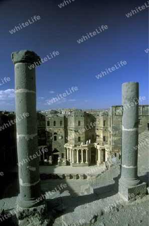 Die Ruine des Roemischen Theater in der Stadt Bosra im Sueden von Syrien im Nahen Osten.