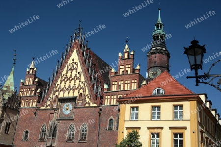 Das Rathaus auf dem Stray Rynek Platz  in der Altstadt von Wroclaw oder Breslau im westen von Polen.