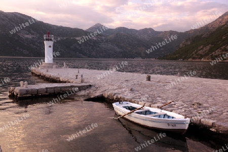 Europa, Osteuropa, Balkan. Montenegro, Mittelmeer, Adria, Persat, Bucht von Kotor, Bucht, Altstadt, Dorf, Kloster, Insel, Meer, Natur, 