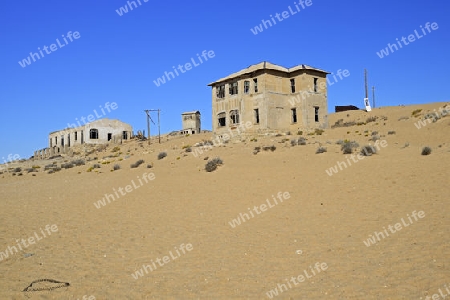 von D?nen und W?stensand eingenommene Wohngebaeude, Arbeitsgebaeude in der ehemaligen Diamantenstadt Kolmanskuppe, Kolmanskop, heute eine Geisterstadt bei L?deritz, Namibia , Afrika