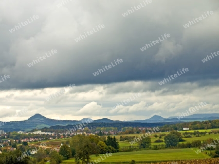 Blick auf die 3 Kaiserberge Hohenstaufen,Hohenrechberg und Stuifen Stammburg von Barbarossa