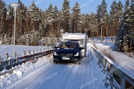 Wohnwagengespann im Schnee