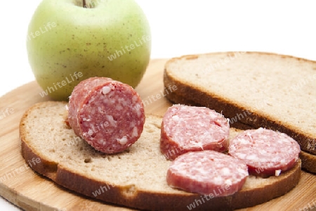 Knoblauchsalami mit Apfel