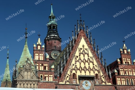 Das Rathaus auf dem Stray Rynek Platz  in der Altstadt von Wroclaw oder Breslau im westen von Polen.