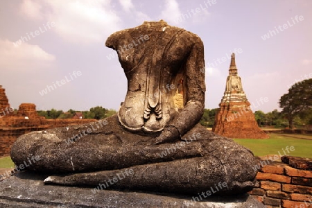 Der Wat Chai Wattanaram Tempel in der Tempelstadt Ayutthaya noerdlich von Bangkok in Thailand.