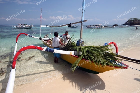 Asien, Suedost, Indonesien, Bali, Insel, Nusa Lembongan, Landschaft, Natur, Meer, Kueste, Strand, Boot, Transport, Alltag,
  (Urs Flueeler) 