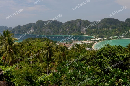 The view from the Viewpoint on the Town of Ko PhiPhi on Ko Phi Phi Island outside of the City of Krabi on the Andaman Sea in the south of Thailand. 