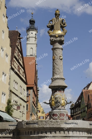 Brunnen und Rathaus in Rothenburg