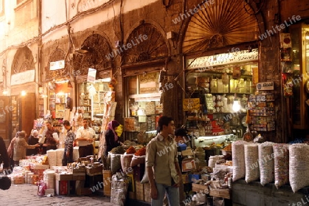 Asien, Naher Osten, Syrien, Damaskus,    Eine Gasse mit Ruinen bei der Omaijad Moschee im Souq und Altstadt von Damaskus in der Hauptstadt von Syrien. 