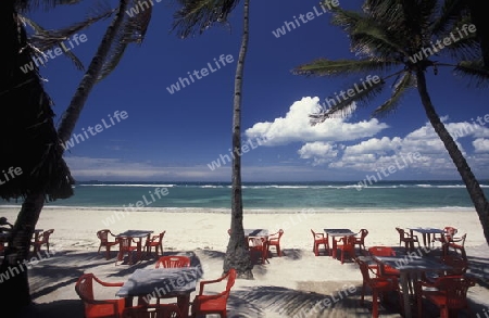 Der Strand von Oyster Bay noredlich der Hauptstadt Dar es Salaam an der Ost-Kueste Tansania am Indischen Ozean.        