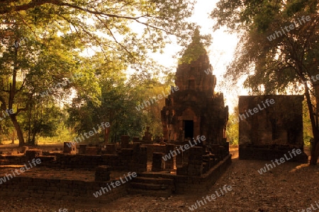 Ein Wat im Si Satchanalai-Chaliang Historical Park rund 50 Km von Sukhothai in der Provinz Sukhothai im Norden von Thailand in Suedostasien.