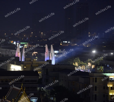 Das Demokratie Denkmal in der Hauptstadt Bangkok von Thailand in Suedostasien.