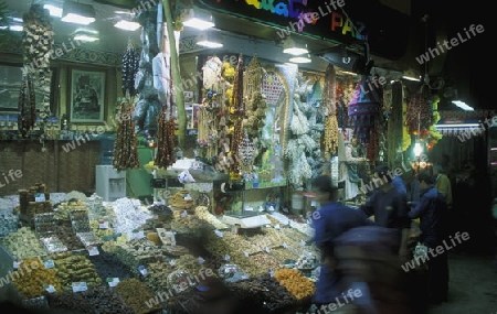 Der Markt, Souq oder Bzaar Kapali Carsi im Stadtteil Sultanahmet in Istanbul in der Tuerkey