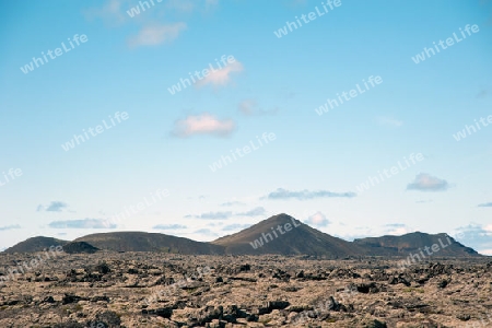 Der S?dwesten Islands, Reykjanes Halbinsel s?dlich von Reykjavik, Lavafeld vor Vulkanen