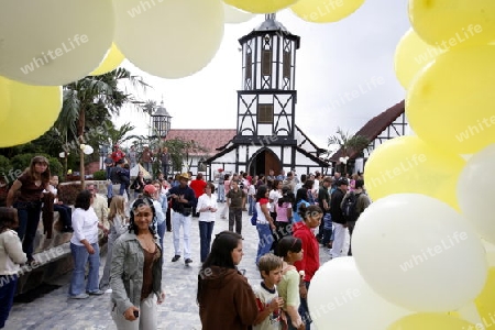 Amerika, Suedamerika, Venezuela, Deutsche Kolonie, Colonia Tovar, Bergdorf,  Das traditionelle Patronsfest des Heiligen Martin am Martinstag 11.November 2008 mit Deutschen Folkstaenzen und Deutschen Trachten im Bergdorf Colonia Tovar der ehemaligen