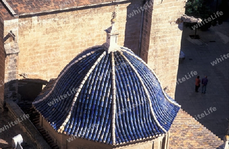 Die Dachkuppeln Catedral in der Innenstadt von Valencia