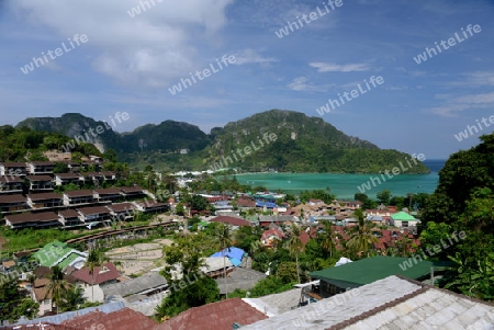 The view from the Viewpoint on the Town of Ko PhiPhi on Ko Phi Phi Island outside of the City of Krabi on the Andaman Sea in the south of Thailand. 