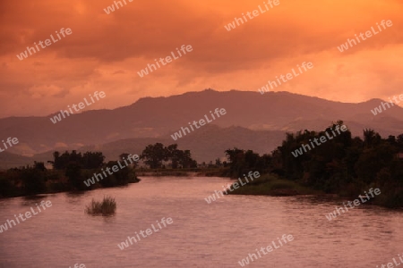 Die Landschaft beim Dorf Fang noerdlich von Chiang Mai im Norden von Thailand. 