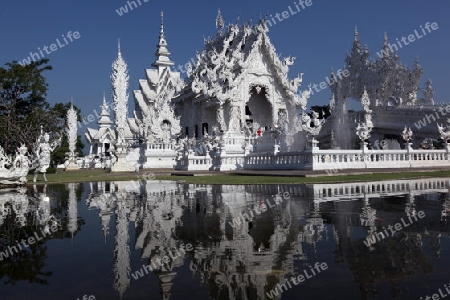 Der Tempel Wat Rong Khun 12 Km suedlich von Chiang Rai in der Provinz chiang Rai im Norden von Thailand in Suedostasien.