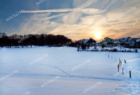 Untergehende Sonne ?ber Schneelandschaft