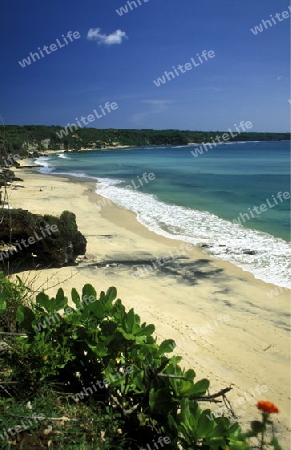 Ein Strand mit dem Namen Paradise Beach oder Dreamland Beach im Sueden der Insel Bali in Indonesien in Suedostasien.