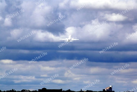 startendes passagierflugzeug