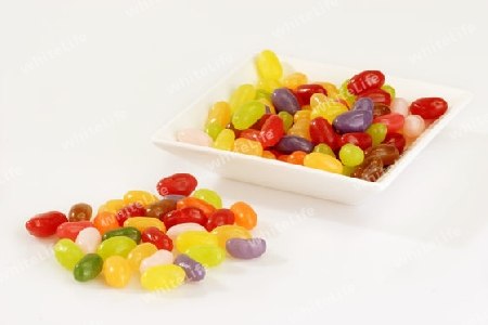 Bunte Jelly Beans auf hellem Hintergrund