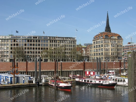 Wasserstrasse  in  Hamburg