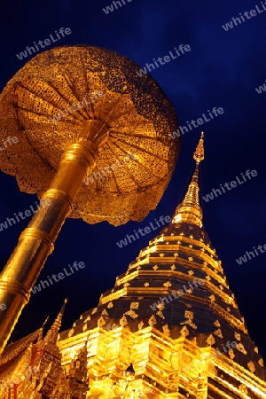 Der Chedi der Tempel Anlage des Wat Phra That Doi Suthep bei Chiang Mai in der Provinz Chiang Mai im Norden von Thailand in Suedostasien.