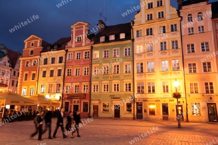 Die Elisabethkirche beim Stray Rynek Platz  in der Altstadt von Wroclaw oder Breslau im westen von Polen.  