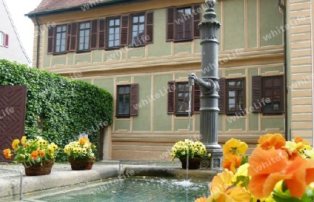 Altes Haus mit Brunnen