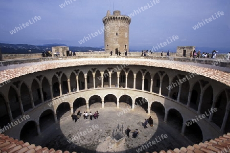 Das Castell de Bellver in der Hauptstadt Palma de Mallorca auf der Insel Mallorca im Mittelmeer in Spanien.