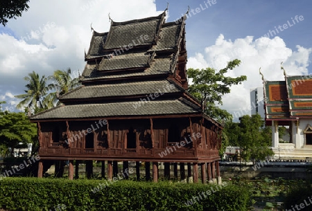 Der Tempel Wat Thung Si Meuang in der Stadt Ubon Ratchathani im nordosten von Thailand in Suedostasien.