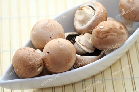 braune champignons