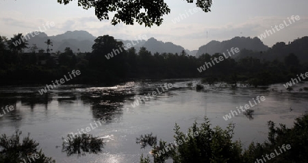 Die Landschaft am Xe Bang Fai River beim Dorf Mahaxai Mai von Tham Pa Fa unweit der Stadt Tha Khaek in zentral Laos an der Grenze zu Thailand in Suedostasien.