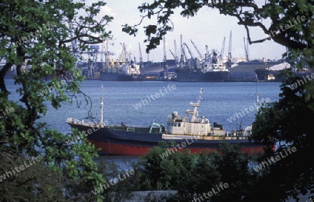 Der Hafen der Hauptstadt Dar es Salaam an der Ost-Kueste Tansania am Indischen Ozean.     