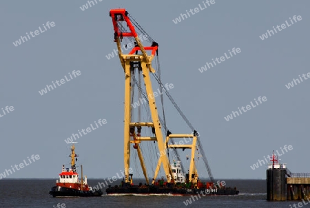 Schwimmkran ENAK auf der Elbe