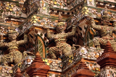 Die Tempelanlage des Wat Arun in Banglamphu in Bangkok der Hauptstadt von Thailand in Suedostasien.  