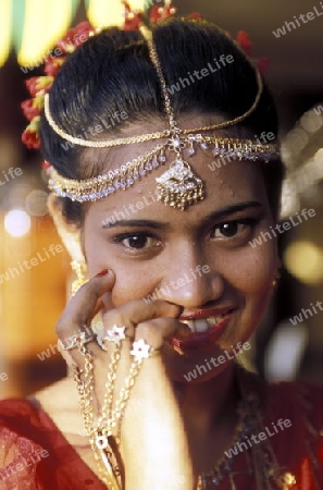 Asien, Indischer Ozean, Sri Lanka,
Eine Junge Frau bei ihrem Hochzeit beim Kuestendorf Hikkaduwa an der Suedwestkueste von Sri Lanka. (URS FLUEELER)






