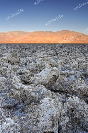 Sonnenaufgang am Devil`s Golf Course, Death Valley Nationalpark, Kalifornien, USA