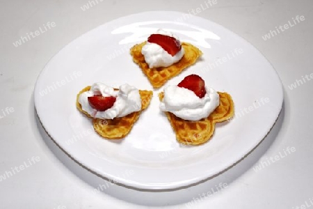 Waffeln mit Erdbeeren und Sahne 2